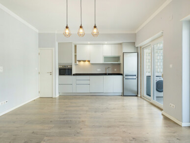 1 bedroom Property in Lisbon, Property for sale in JL-97694