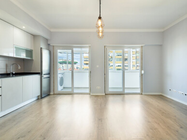 1 bedroom Property in Lisbon, Property for sale in JL-97694