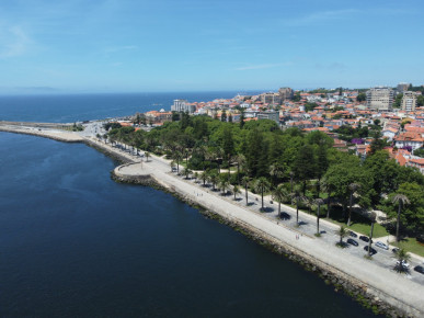 2 bedroom flat Foz do Douro, Porto, with balcony and private garage, Property for sale in Aldoar, Foz do Douro e Nevogilde, Porto, DL38487