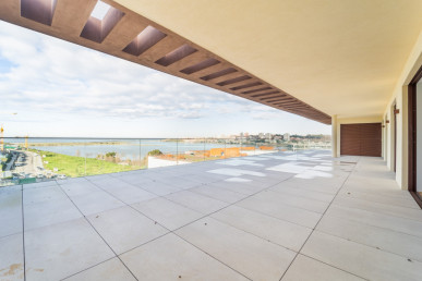 Penthouse T4 em Vila Nova de Gaia na Quinta Marques Gomes, Property for sale in Canidelo, Vila Nova de Gaia, DL19299-DA