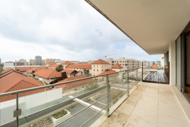 4+1 bedroom duplex flat in Matosinhos Sul, Property for sale in DL28734