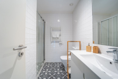 Studio apartment in the center of Porto, Property for sale in DL30432