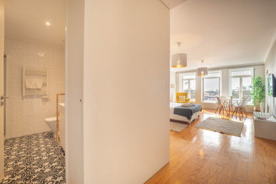 Studio apartment in the center of Porto, Property for sale in DL30432