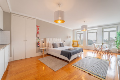 Studio apartment in the center of Porto, Property for sale in DL30432