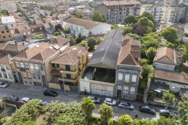Land with Warehouse, with approved project, Property for sale in Lordelo do Ouro e Massarelos, Porto, DL33153
