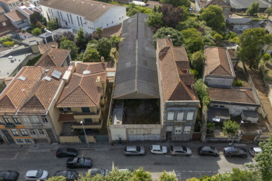 Land with Warehouse, with approved project, Property for sale in Lordelo do Ouro e Massarelos, Porto, DL33153