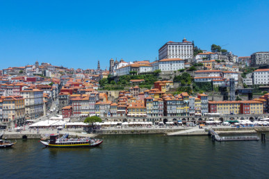 Furnished 1 bedroom flat with AL in Foz Douro, Property for sale in Aldoar, Foz do Douro e Nevogilde, Porto, DL33014