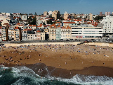 Furnished 1 bedroom flat with AL in Foz Douro, Property for sale in Aldoar, Foz do Douro e Nevogilde, Porto, DL33014