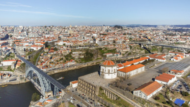 Furnished 1 bedroom flat with AL in Foz Douro, Property for sale in Aldoar, Foz do Douro e Nevogilde, Porto, DL33014