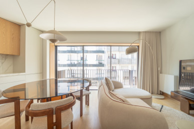 New 1 bedroom flat, furnished with balcony and garage, Property for sale in Cedofeita, Santo Ildefonso, Sé, Miragaia, São Nicolau e Vitória, Porto, DL33642