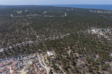 Plot of land inserted in the La Reserve development, Carvalhal, Property for sale in DL33868