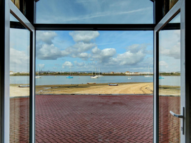 Store with 137 m² of private gross area – Seixal Bay Front, Property for sale in DL34704