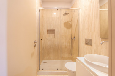 1 bedroom flat with storage room, in downtown Porto, Property for sale in Cedofeita, Santo Ildefonso, Sé, Miragaia, São Nicolau e Vitória, Porto, DL34804