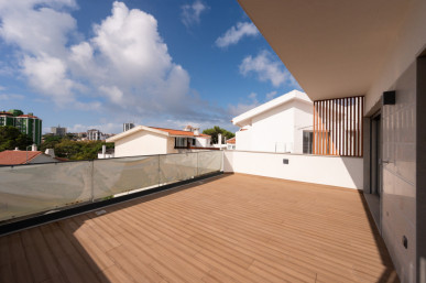 Penthouse T2+2 duplex, new, in Cascais, Property for sale in Cascais e Estoril, Cascais, DL34938