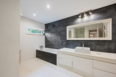 4 bedroom duplex flat in private condominium, central Cascais, Property for sale in Cascais e Estoril, Cascais, DL35767