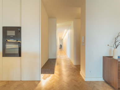 Renovated 4 bedroom flat in the centre of Porto, Property for sale in Cedofeita, Santo Ildefonso, Sé, Miragaia, São Nicolau e Vitória, Porto, DL35800