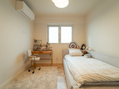 Renovated 4 bedroom flat in the centre of Porto, Property for sale in Cedofeita, Santo Ildefonso, Sé, Miragaia, São Nicolau e Vitória, Porto, DL35800