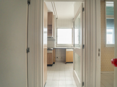 6 bedroom flat for renovation in the centre of Porto, Property for sale in Cedofeita, Santo Ildefonso, Sé, Miragaia, São Nicolau e Vitória, Porto, DL35801