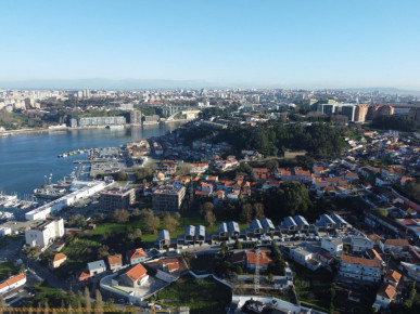 Land with Approved PIP 500 m from the Sea in Canidelo, Property for sale in Canidelo, Vila Nova de Gaia, DL36353