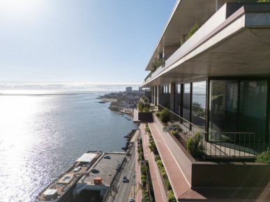 3 bedroom flat with River and Sea View, in Panorama Douro Residence, Property for sale in DL36998