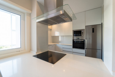 Renovated 2 Bedroom Apartment with Garage next to Boavista, Property for sale in Cedofeita, Santo Ildefonso, Sé, Miragaia, São Nicolau e Vitória, Porto, DL37146