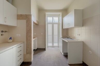 3 bedroom Property in Lisbon, Property for sale in JL-97851