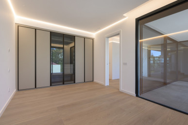 5 bedroom duplex flat, with private pool, in Estoril next to the Casino, Property for sale in DL29641