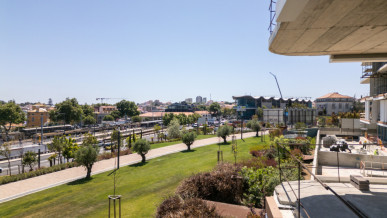 2 bedroom flat with 148m2 of private gross area, in Cascais, Property for sale in Cascais e Estoril, Cascais, DL33314