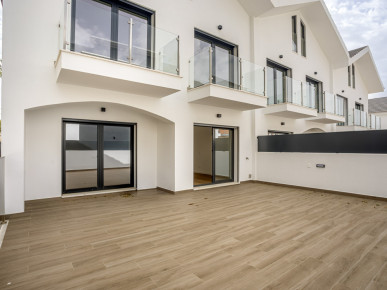 4 bedroom villa, by the sea, in São Pedro do Estoril, Cascais, Property for sale in Cascais e Estoril, Cascais, DL35029