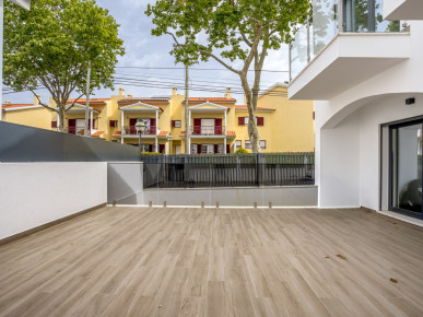 4 bedroom villa, by the sea, in São Pedro do Estoril, Cascais, Property for sale in Cascais e Estoril, Cascais, DL35029