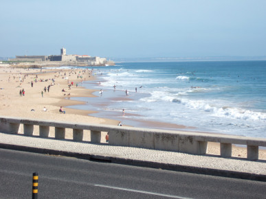 4 Bedroom Duplex Apartment with Pool and Garden, next to Carcavelos Beach, Property for sale in Carcavelos e Parede, Cascais, DL34737