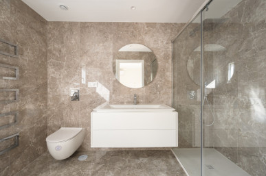 New 3 bedroom flat, with box for 2 cars, in the centre of Cascais, Property for sale in Cascais e Estoril, Cascais, DL34936