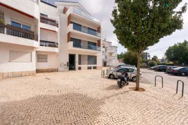 New 3 bedroom flat, with box for 2 cars, in the centre of Cascais, Property for sale in Cascais e Estoril, Cascais, DL34936