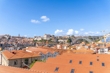 2 bedroom flat with garden and 2 parking spaces in Porto, Property for sale in Lordelo do Ouro e Massarelos, Porto, DL36001