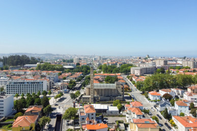 2 bedroom flat with garden and 2 parking spaces in Porto, Property for sale in Lordelo do Ouro e Massarelos, Porto, DL36001