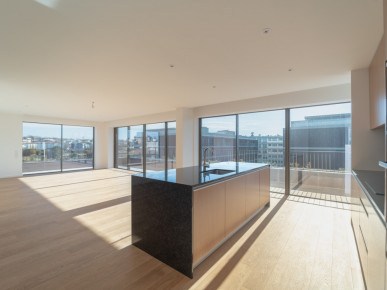 4 bedroom flat on the top floor, next to the beach, in Matosinhos Sul, Property for sale in Matosinhos, Porto, DL36114