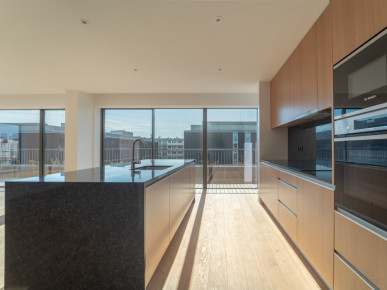 4 bedroom flat on the top floor, next to the beach, in Matosinhos Sul, Property for sale in Matosinhos, Porto, DL36114