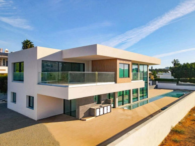 Contemporary Three-Bedroom Villa with Pool near Porto de Mós Beach, Property for sale in Lagos, Faro, PP176420