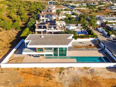 Contemporary Three-Bedroom Villa with Pool near Porto de Mós Beach, Property for sale in Lagos, Faro, PP176420