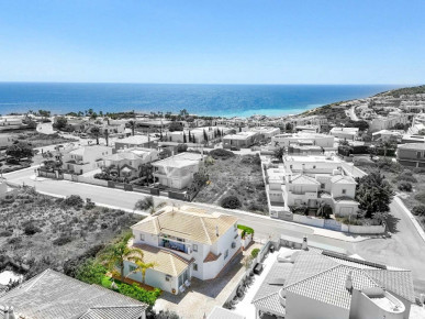 Renovated Six-Bedroom Villa with Sea Views near Porto de Mós Beach, Property for sale in Lagos, Faro, PP176423
