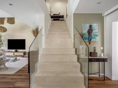 Contemporary villa with garden and pool in Carcavelos, Property for sale in Carcavelos e Parede, Cascais, DL38374
