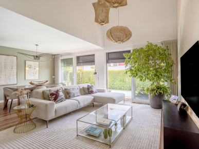Contemporary villa with garden and pool in Carcavelos, Property for sale in Carcavelos e Parede, Cascais, DL38374
