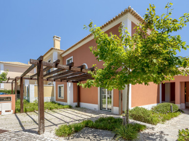 4+1 bedroom villa, inserted in a gated community, in Bicesse, Cascais, Property for sale in Alcabideche, Cascais, DL38372