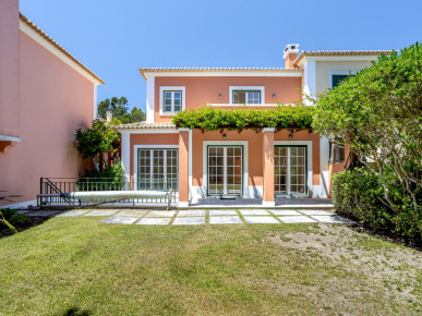 4+1 bedroom villa, inserted in a gated community, in Bicesse, Cascais, Property for sale in Alcabideche, Cascais, DL38372