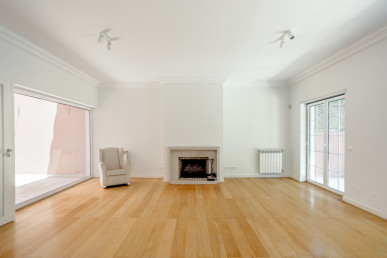 4+1 bedroom villa, inserted in a gated community, in Bicesse, Cascais, Property for sale in Alcabideche, Cascais, DL38372