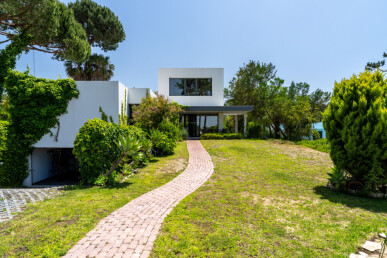 5 bedroom Property in Almada, Property for sale in JL-98191