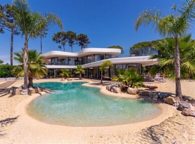 5 bedroom Property in Almada, Property for sale in JL-98337
