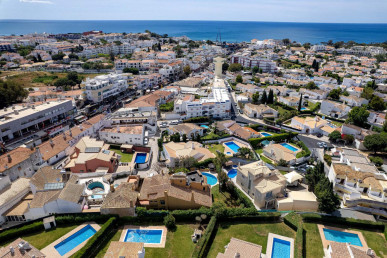 Unique Renovated Former Embassy Residence With Two Annexes, Property for sale in Albufeira, Faro, PP176403