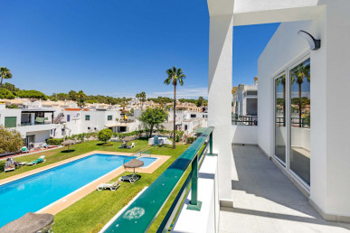 Renovated 3-Bedroom Duplex Apartment With Private Rooftop In Vilamoura, Property for sale in Vilamoura, Albufeira, PP176248
