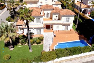 Elegant Family Villa in Varandas do Lago, Property for sale in Almancil, Loulé, PP176455